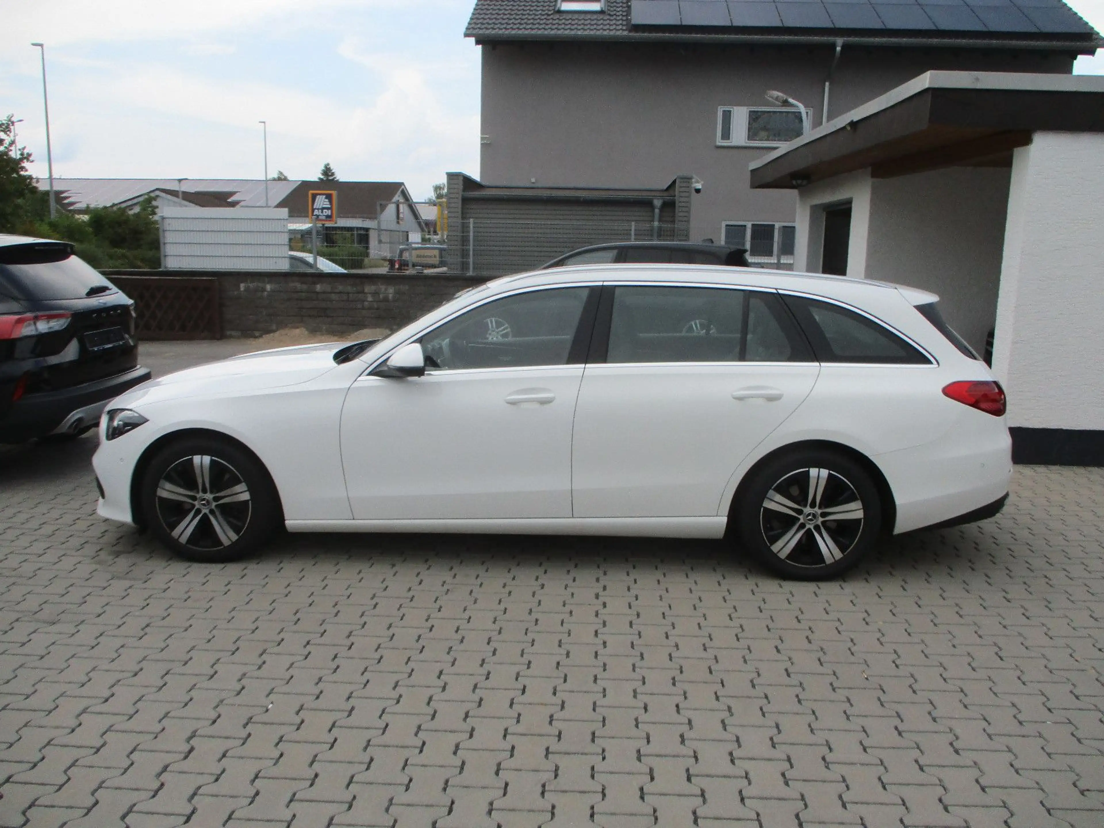 Mercedes-Benz C 200 d T NAVI LEDER KAMER DISTRO LED SPURH PDC
