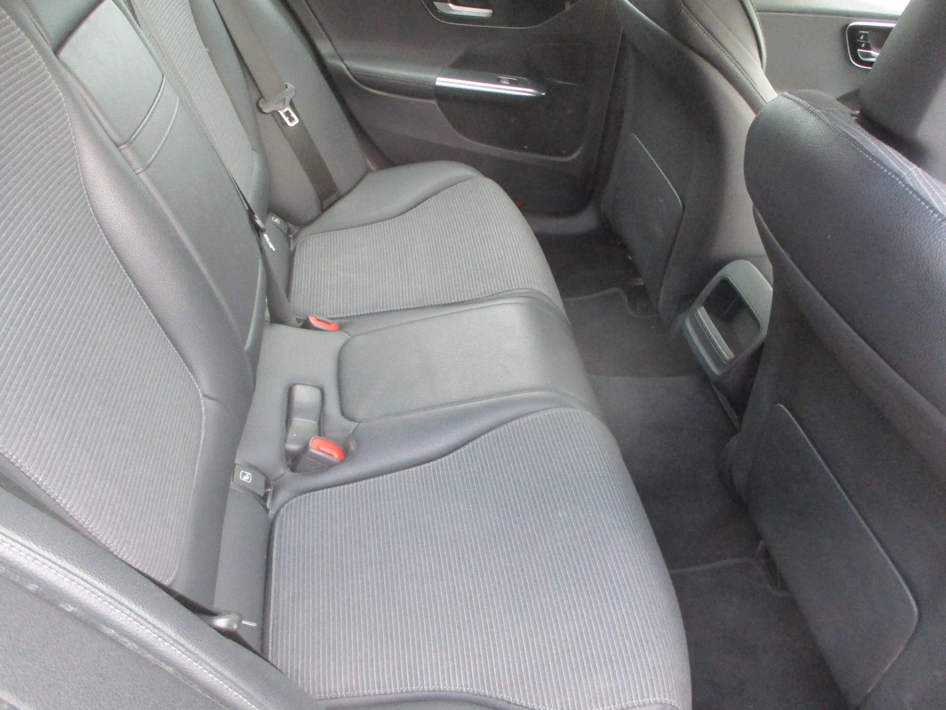 Mercedes-Benz C 200 d T NAVI LEDER KAMER DISTRO LED SPURH PDC — photo 11