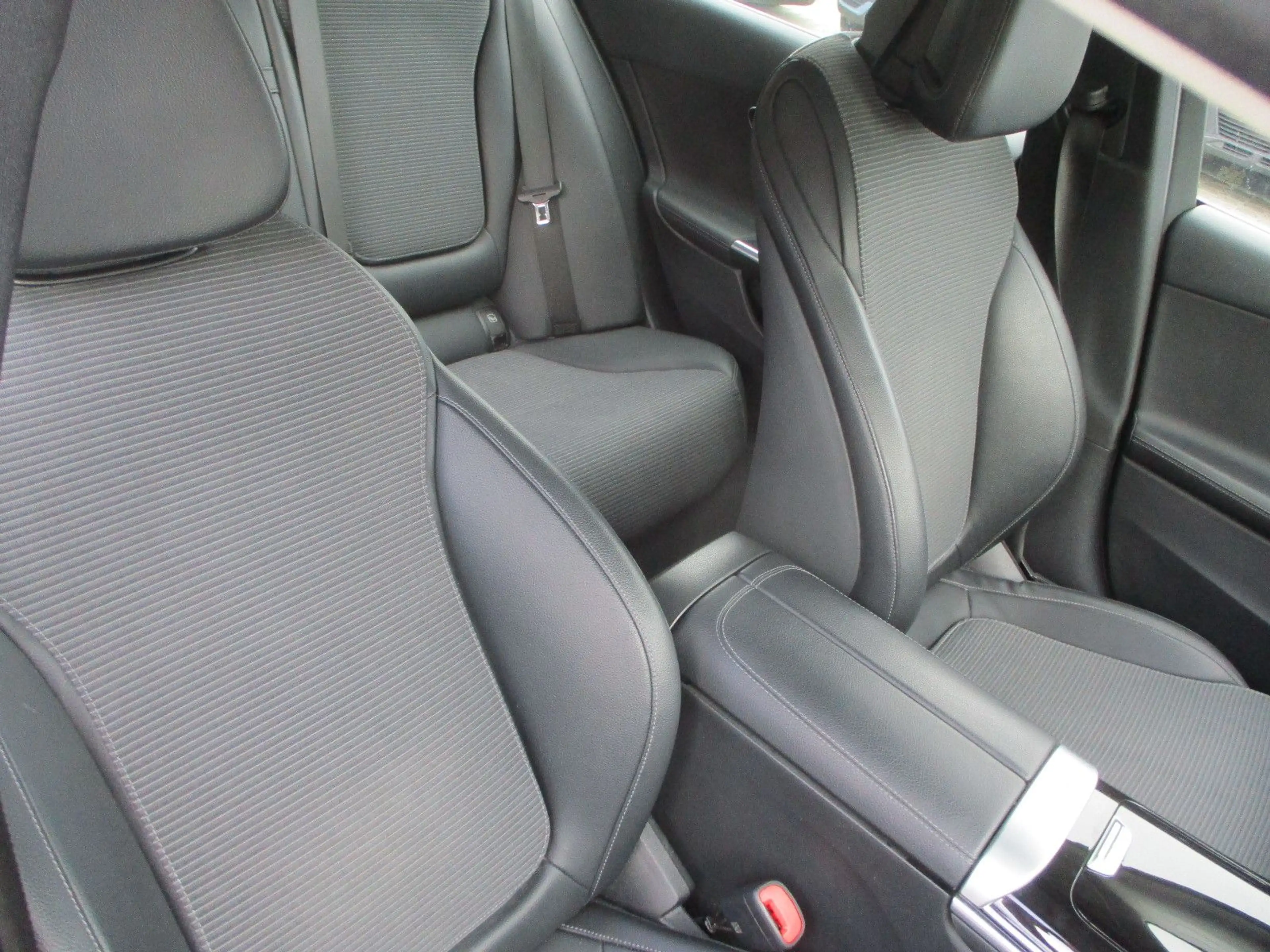 Mercedes-Benz C 200 d T NAVI LEDER KAMER DISTRO LED SPURH PDC — photo 12