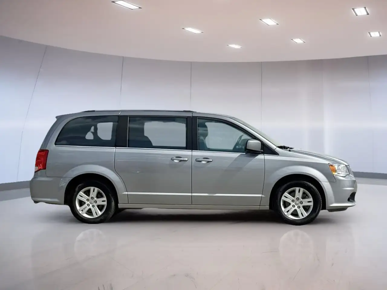Dodge Grand Caravan снимка Dodge Grand Caravan