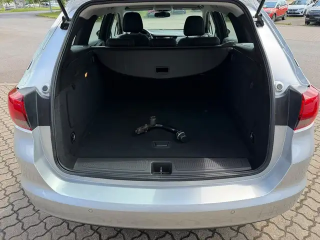 Opel Astra view 6