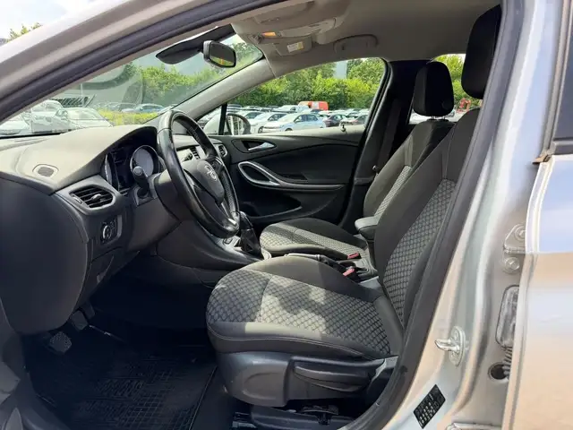 Opel Astra view 8