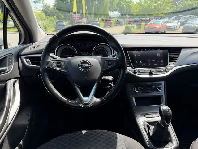 Opel Astra view 9