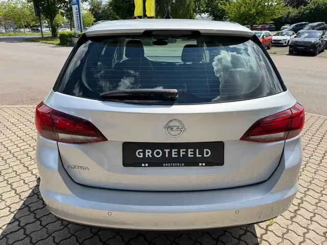 Opel Astra view 4