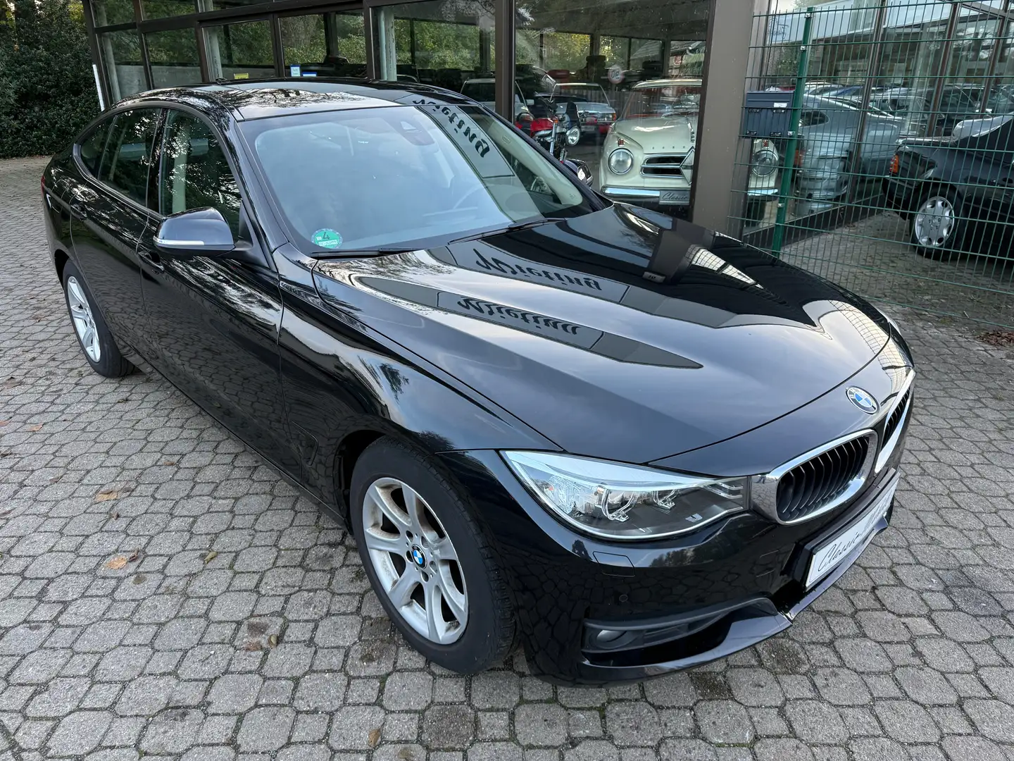 BMW 325 D GT Advantage *nur 84 TKM*2.Hand*Navi*Panorama* Schwarz - 1