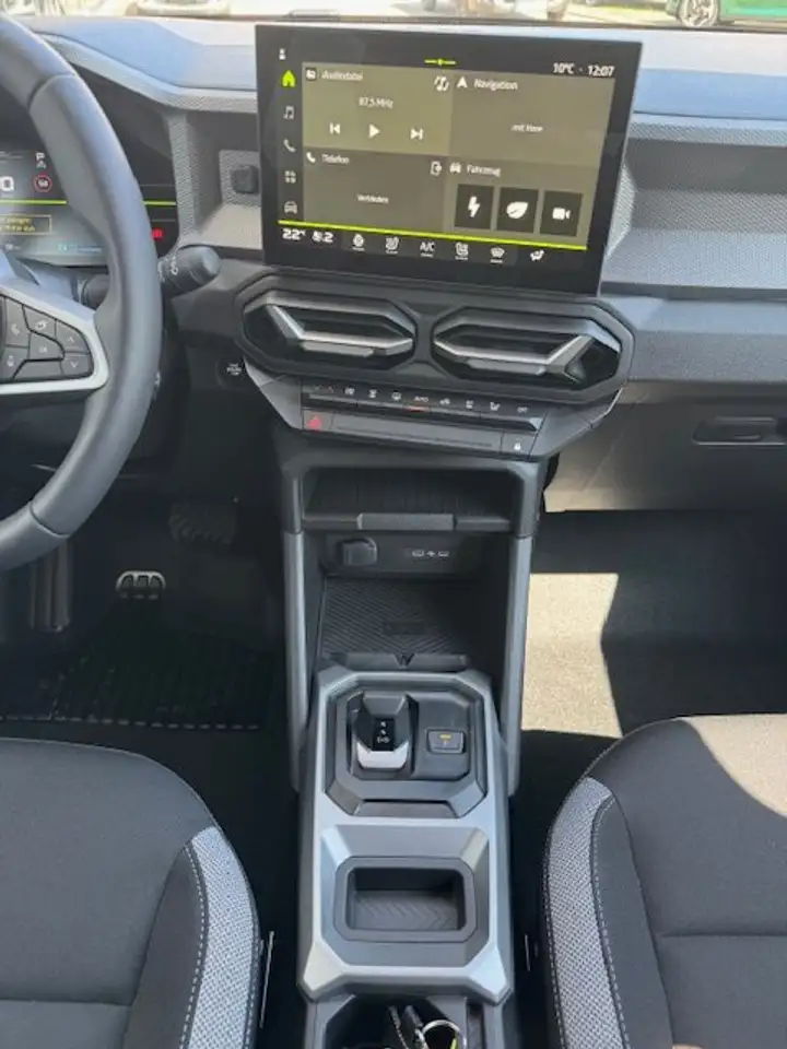 Dacia Duster Hybrid 155 Journey Vollausstattung 9