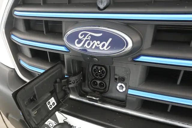 Ford Transit view 9