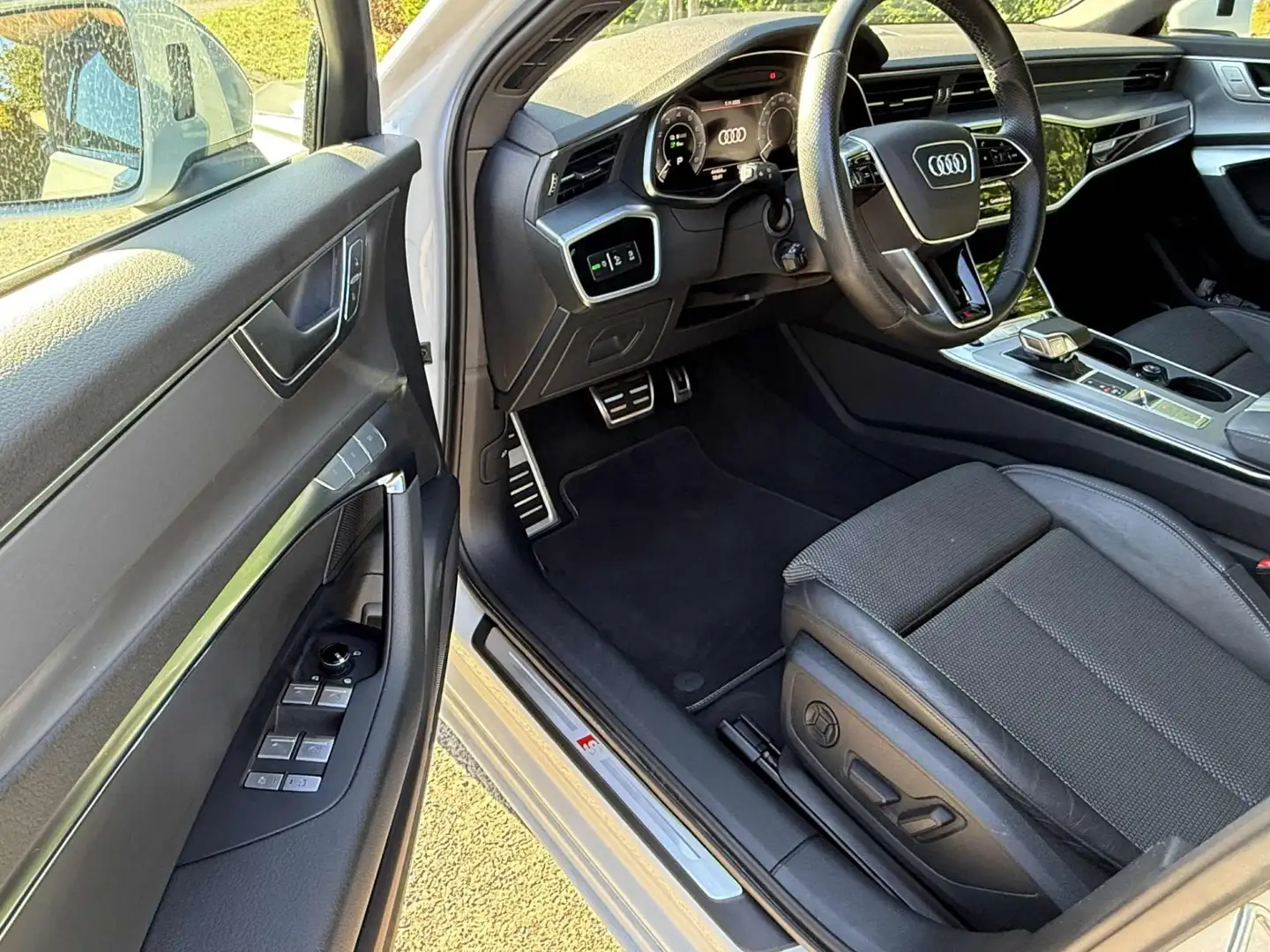 Audi A6 Avant 55 TFSIe quattro-ultra Black line S tronic - 1