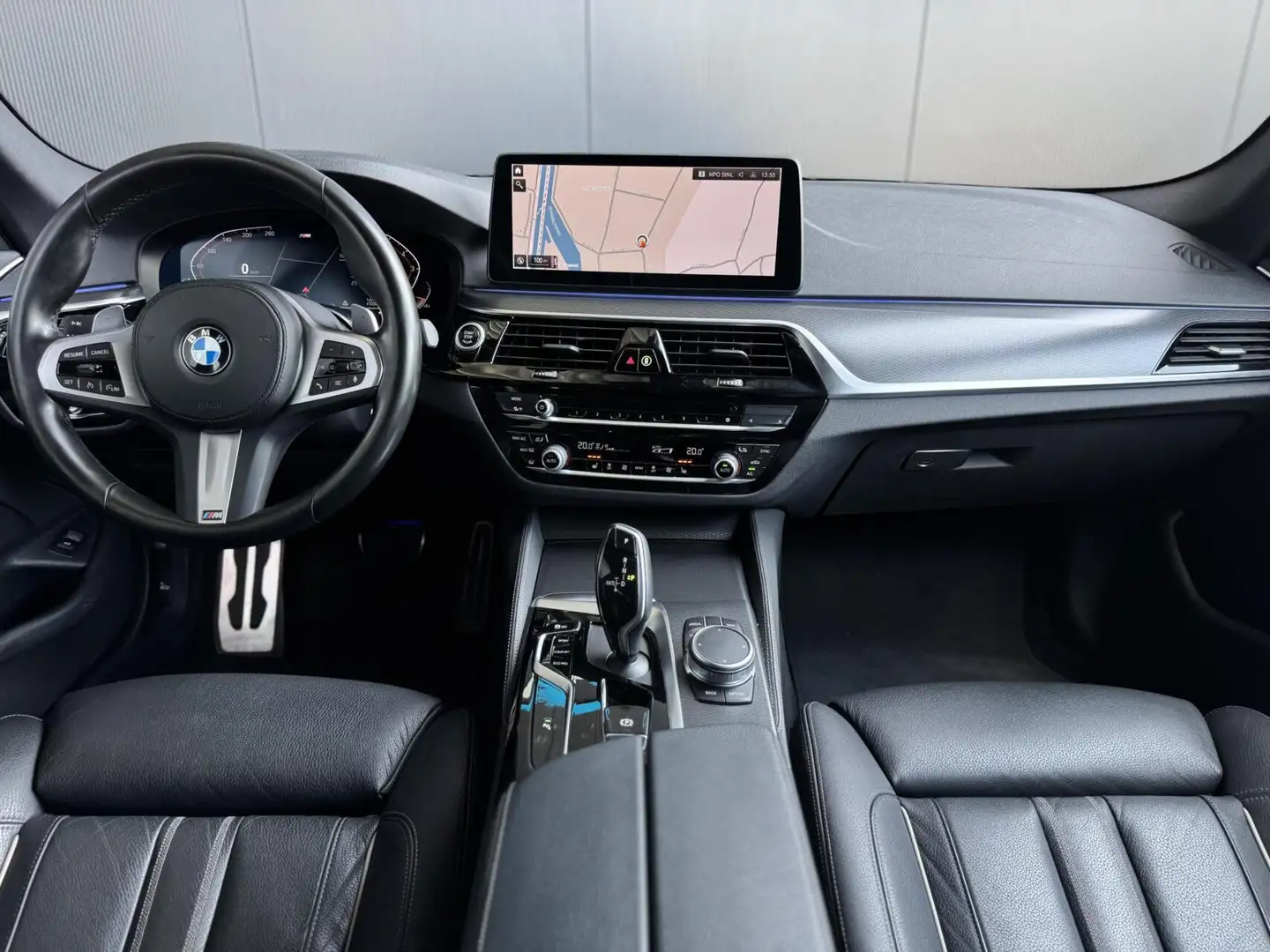 BMW 520 5-serie Touring 520i Business Edition Plus Grijs - 2