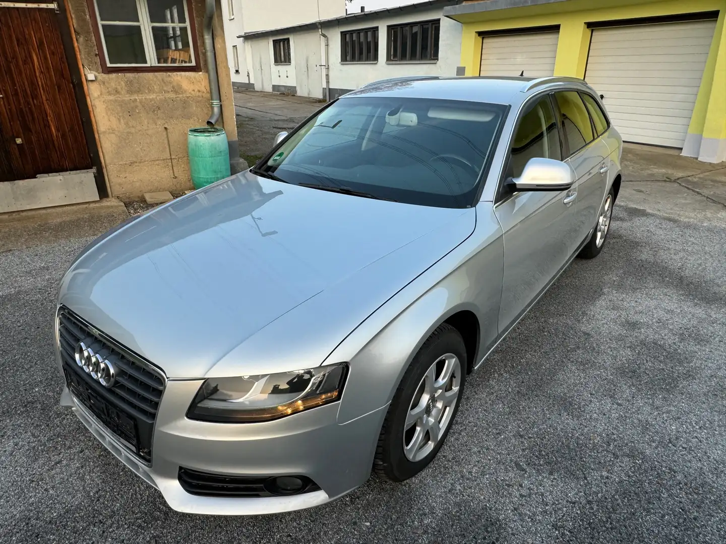 Audi A4 1.8 Avant Attraction Silber - 1