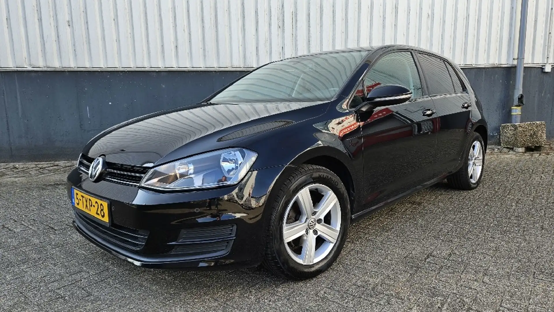 Volkswagen Golf 1.2 TSI Trendline Automaat Zwart - 2