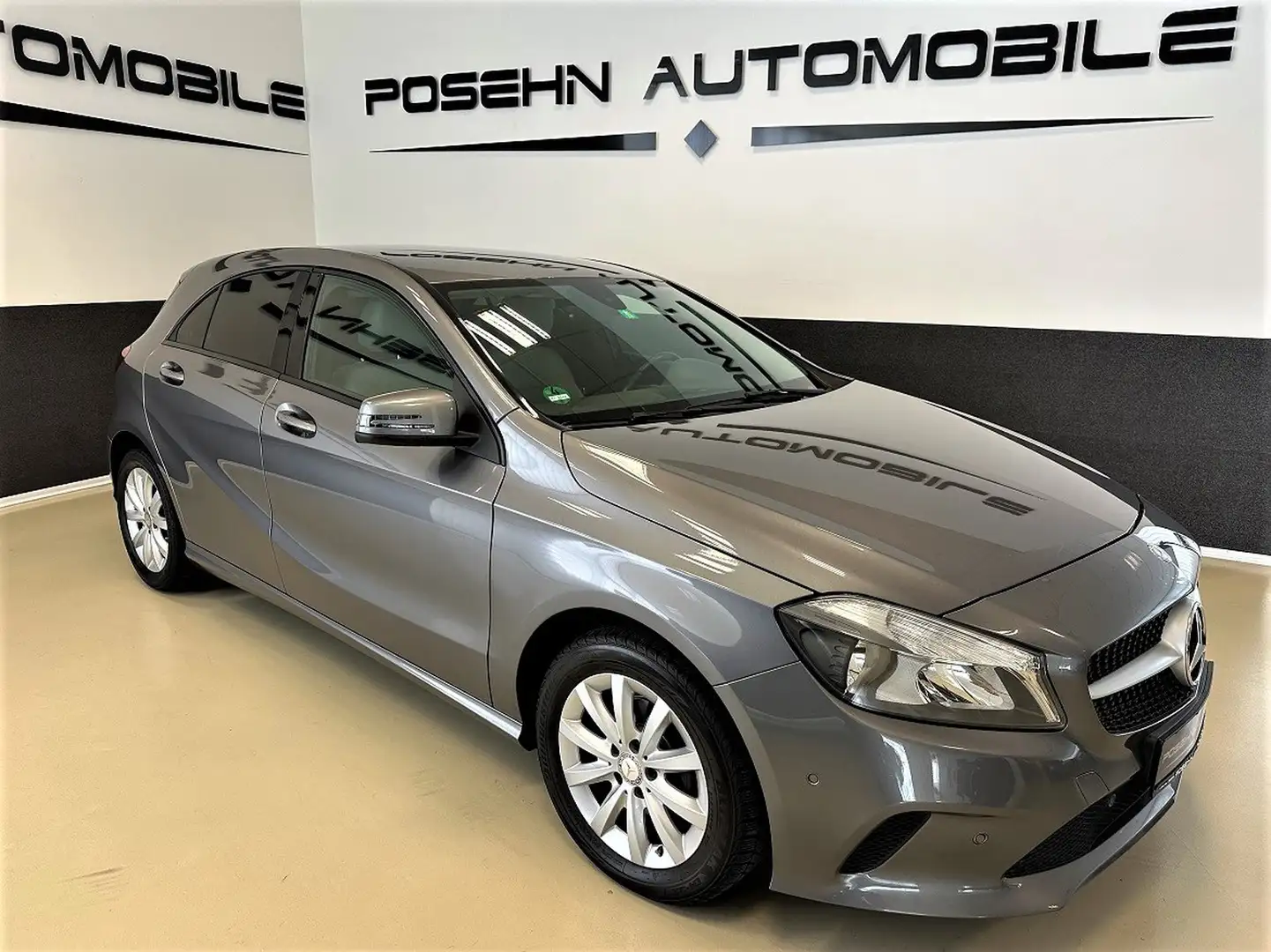 Mercedes-Benz A 180 CDI / d BlueEfficiency Automatik Gris - 1