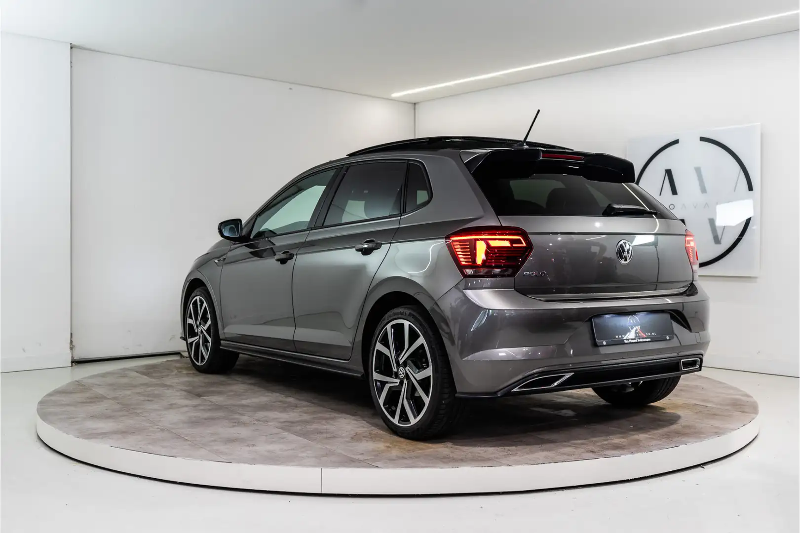 Volkswagen Polo 1.0 TSI Highline 2x R-Line 116PK NL AUTO+NAP | 1e Gris - 2