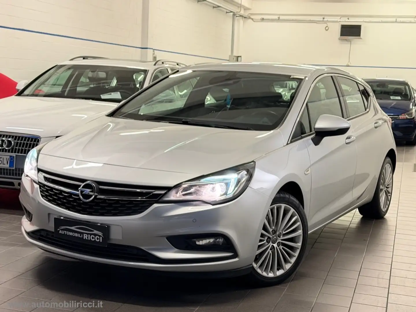 Opel Astra 1.6 CDTi 136 CV S&S 5p. Innovation Grijs - 1