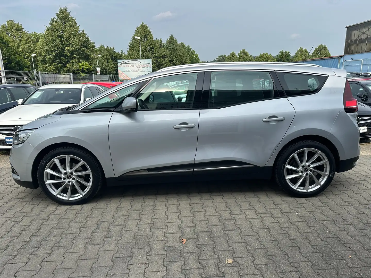 Renault Grand Scenic BLUE dCi*Family*AHK*Klimaauto*Navi Grau - 2