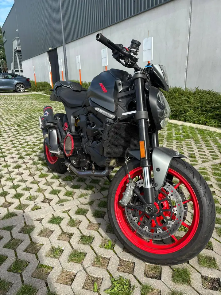 Ducati Monster 937