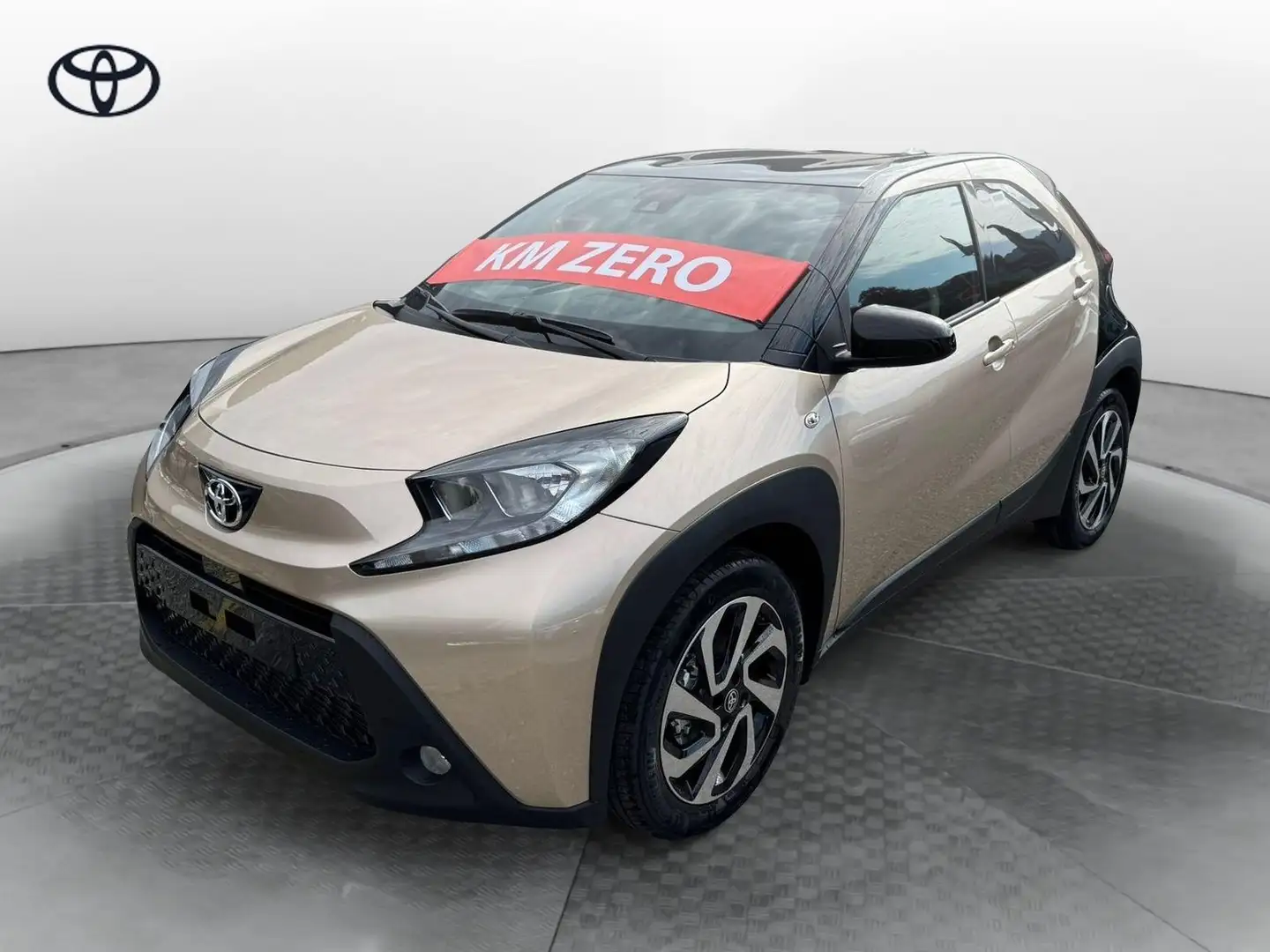 Toyota Aygo X 1.0 VVT-i 72 CV 5 porte Trend S-CVT Beige - 1