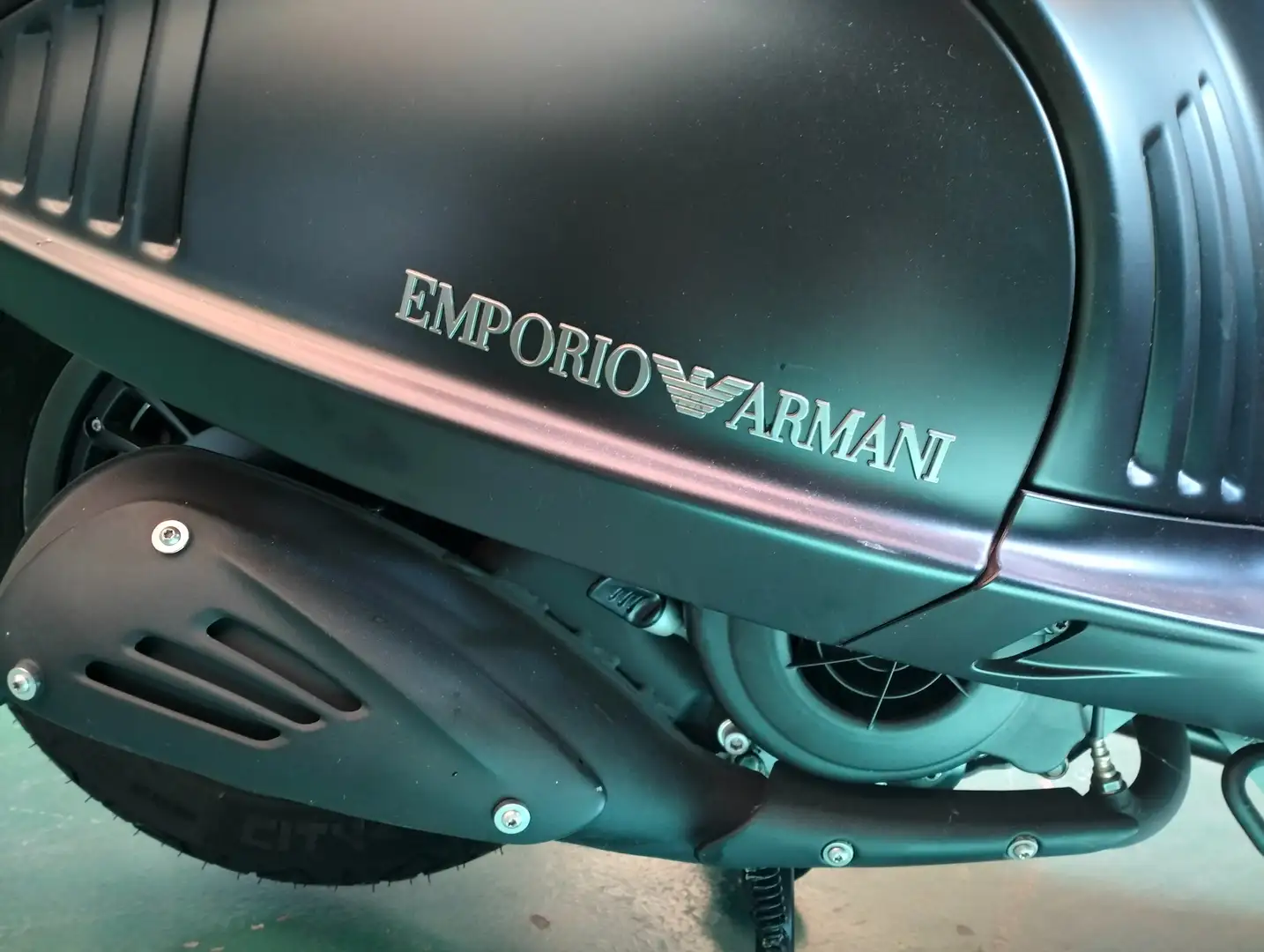 Vespa 946 Emporio armani Nero - 2