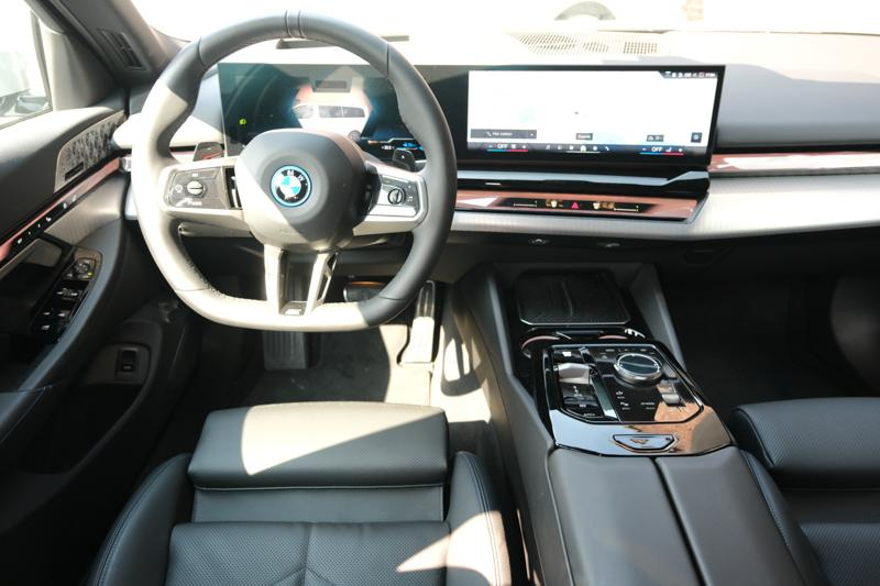 BMW 550 550e Touring M Sport PRO | TOWB | PANO | DRIVE PRO — photo 9