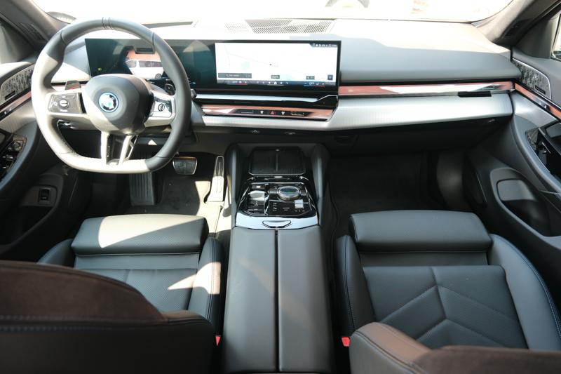 BMW 550 550e Touring M Sport PRO | TOWB | PANO | DRIVE PRO — photo 7