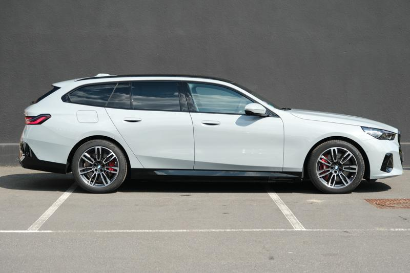 BMW 550 550e Touring M Sport PRO | TOWB | PANO | DRIVE PRO — photo 3
