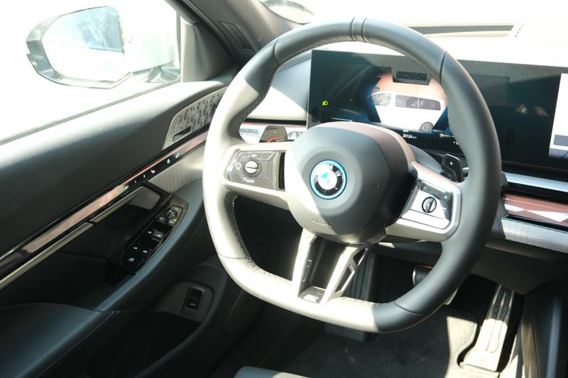 BMW 550 550e Touring M Sport PRO | TOWB | PANO | DRIVE PRO — photo 11
