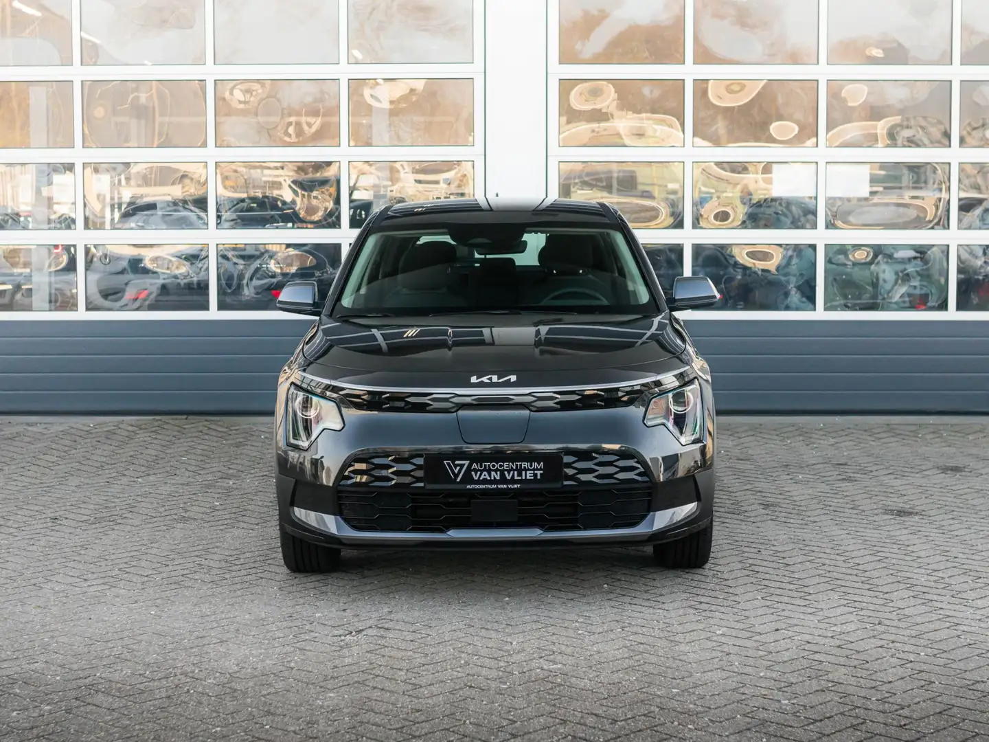 Kia e-Niro EV Light 64.8 kWh | Uit voorraad leverbaar l Navi Grijs - 2