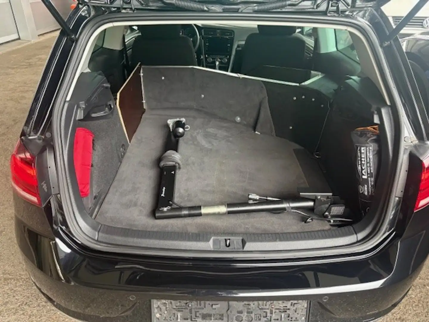 Volkswagen Golf 1,5TSI DSG*Behindertenumbau* Noir - 2