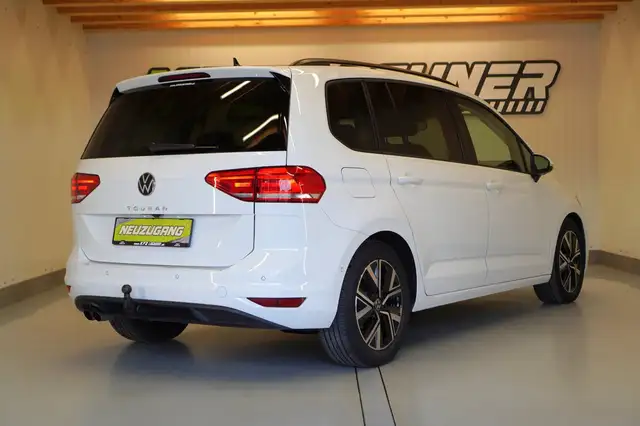 Volkswagen Touran view 4