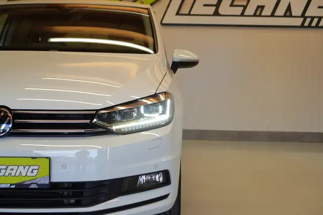 Volkswagen Touran view 10