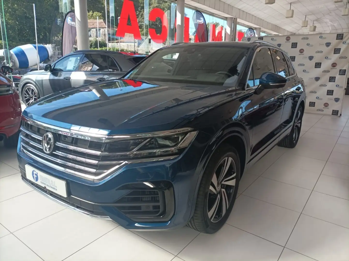 Volkswagen Touareg 4.0TDI V8 R-Line Tiptronic 4M 310kW Bleu - 2