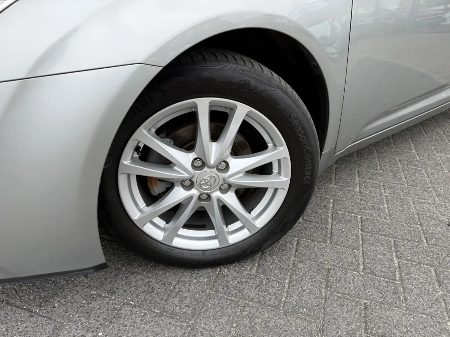 Toyota Avensis Wagon 1.8 VVTi Business Grijs - 2