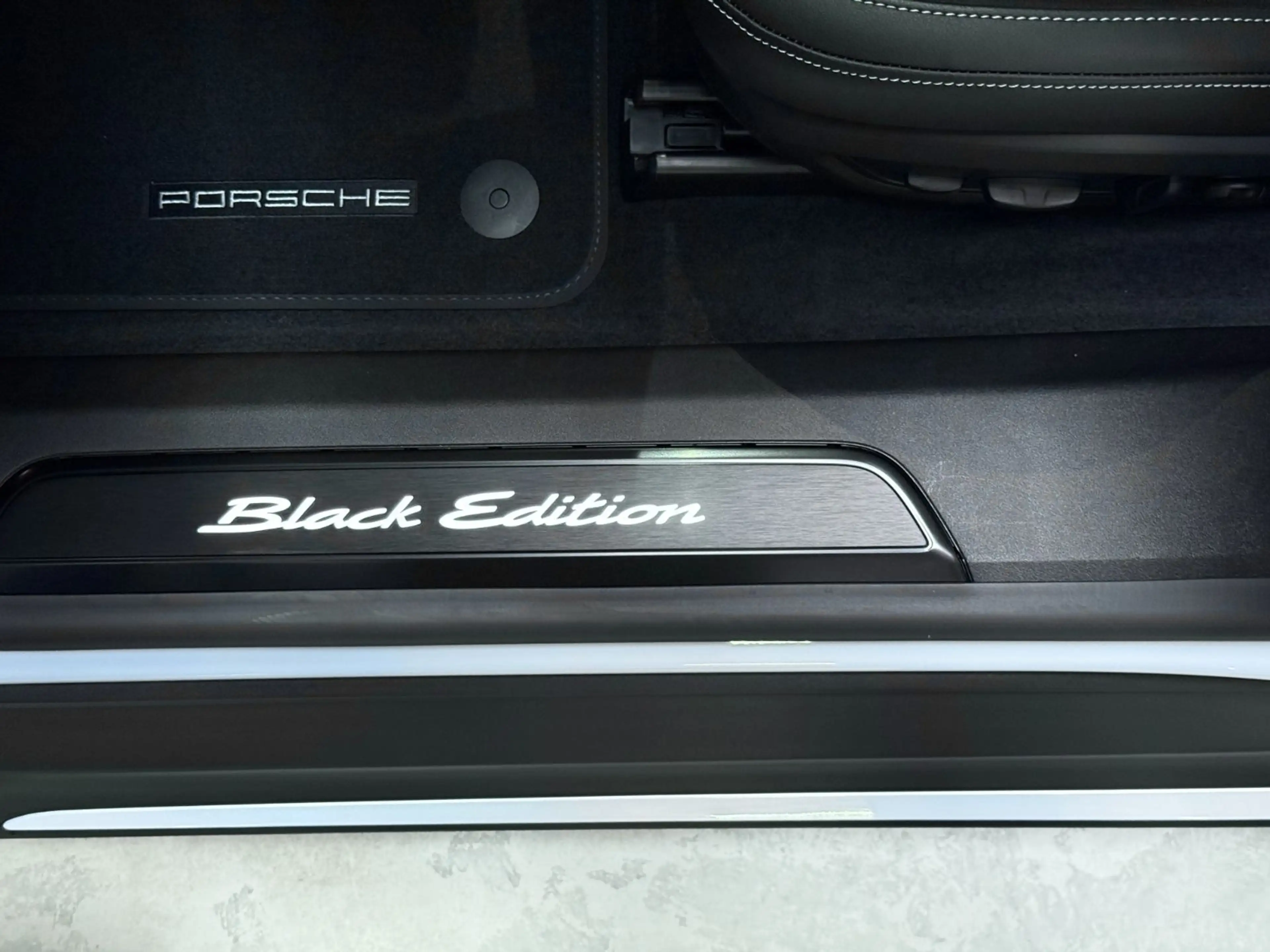 Porsche Taycan 4S Black Edition |HA-Lenkung | Soft-Close — photo 15
