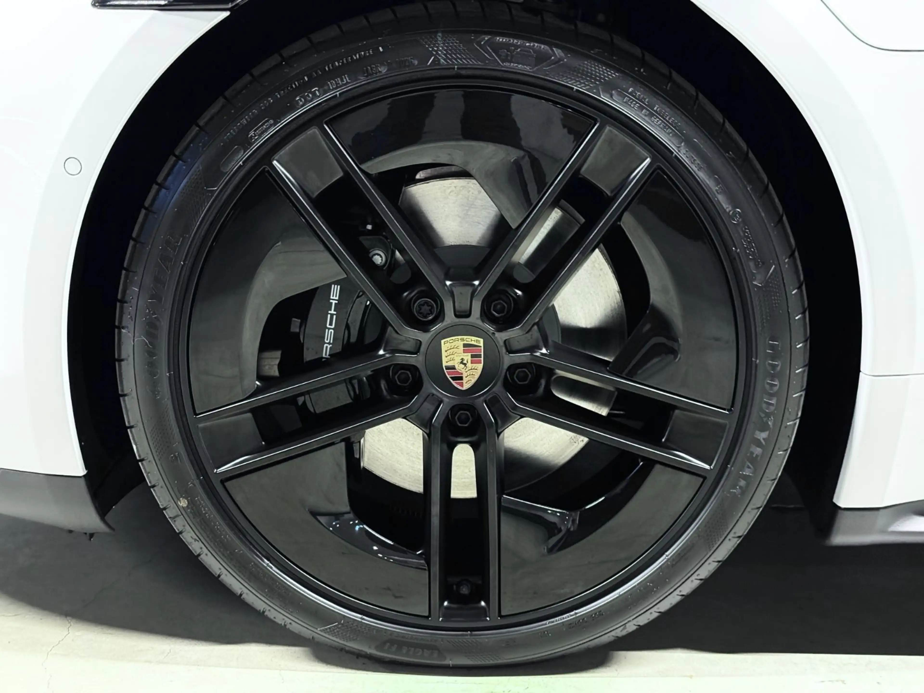 Porsche Taycan 4S Black Edition |HA-Lenkung | Soft-Close — photo 12