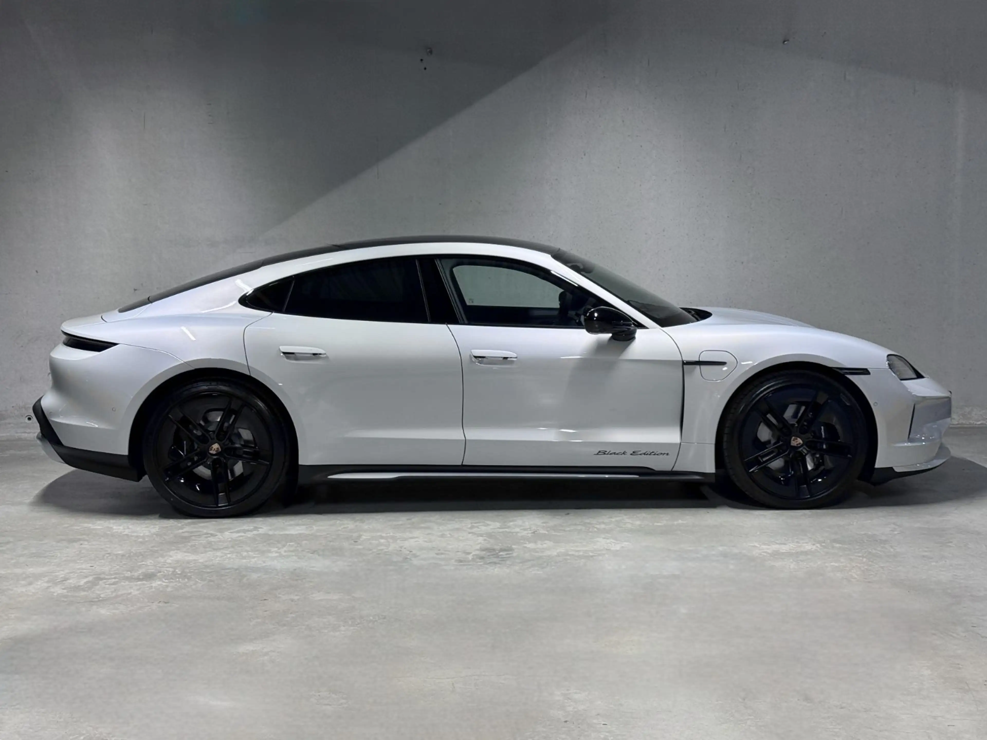 Porsche Taycan 4S Black Edition |HA-Lenkung | Soft-Close — photo 7