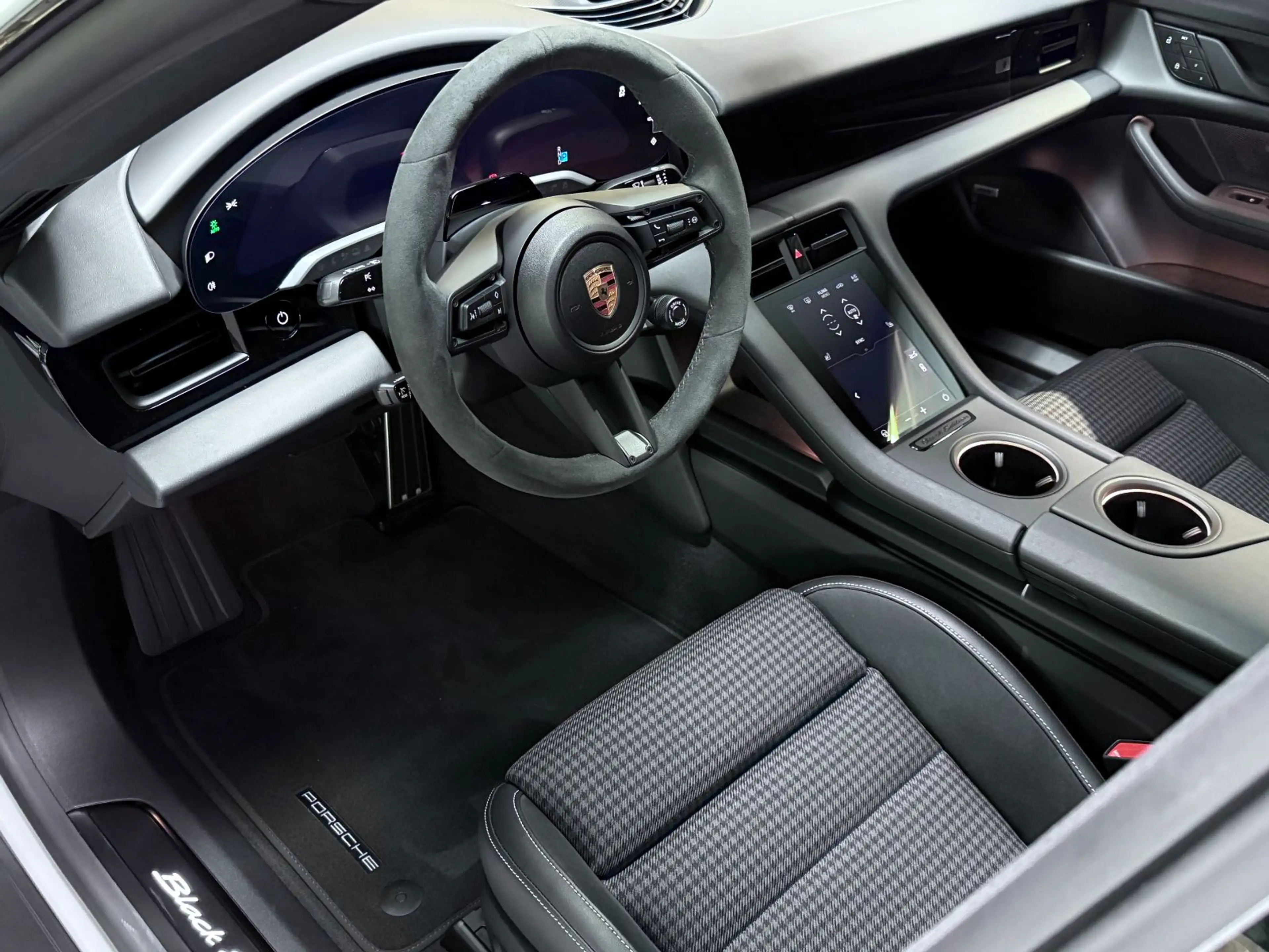 Porsche Taycan 4S Black Edition |HA-Lenkung | Soft-Close — photo 13