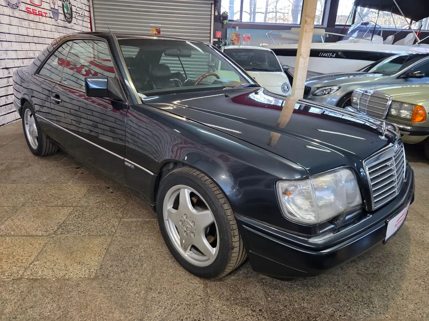 Mercedes-Benz E 200 W124C Sportline*AMG*Tüv & Service NEU* Schwarz - 2