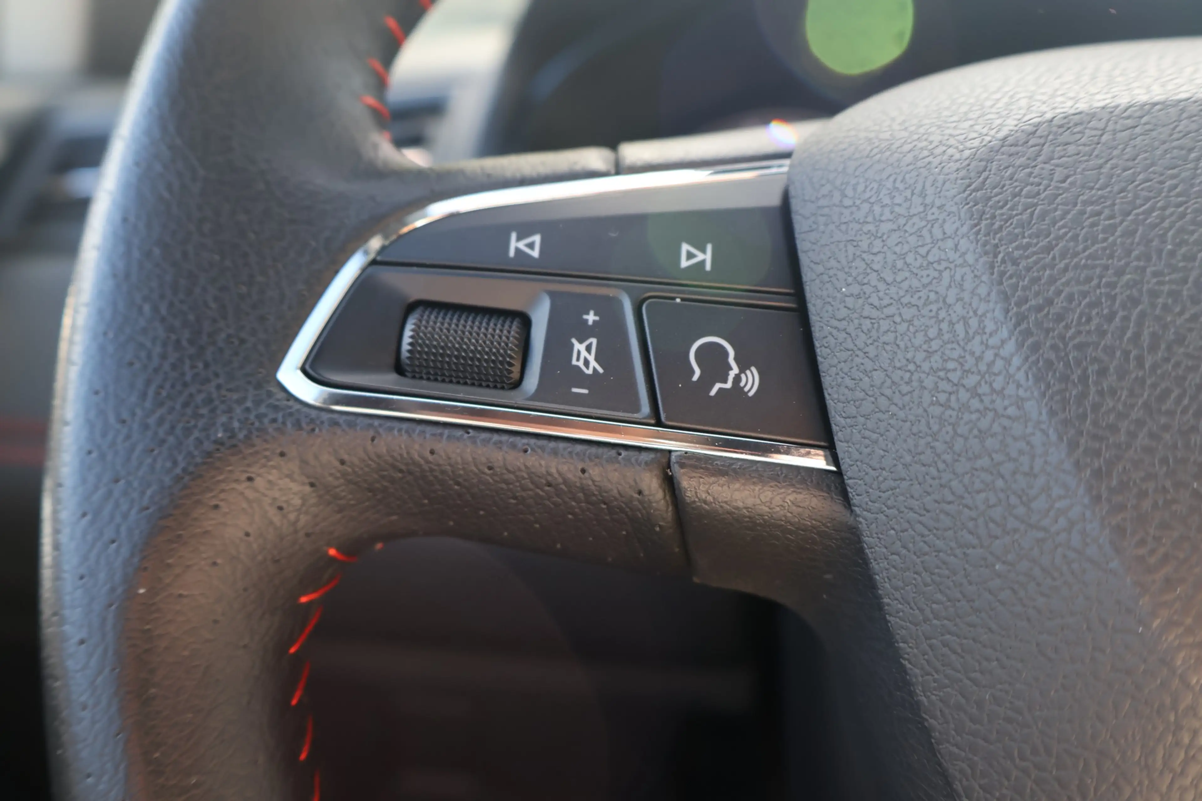 SEAT Arona 1.0 TSI FR — photo 19
