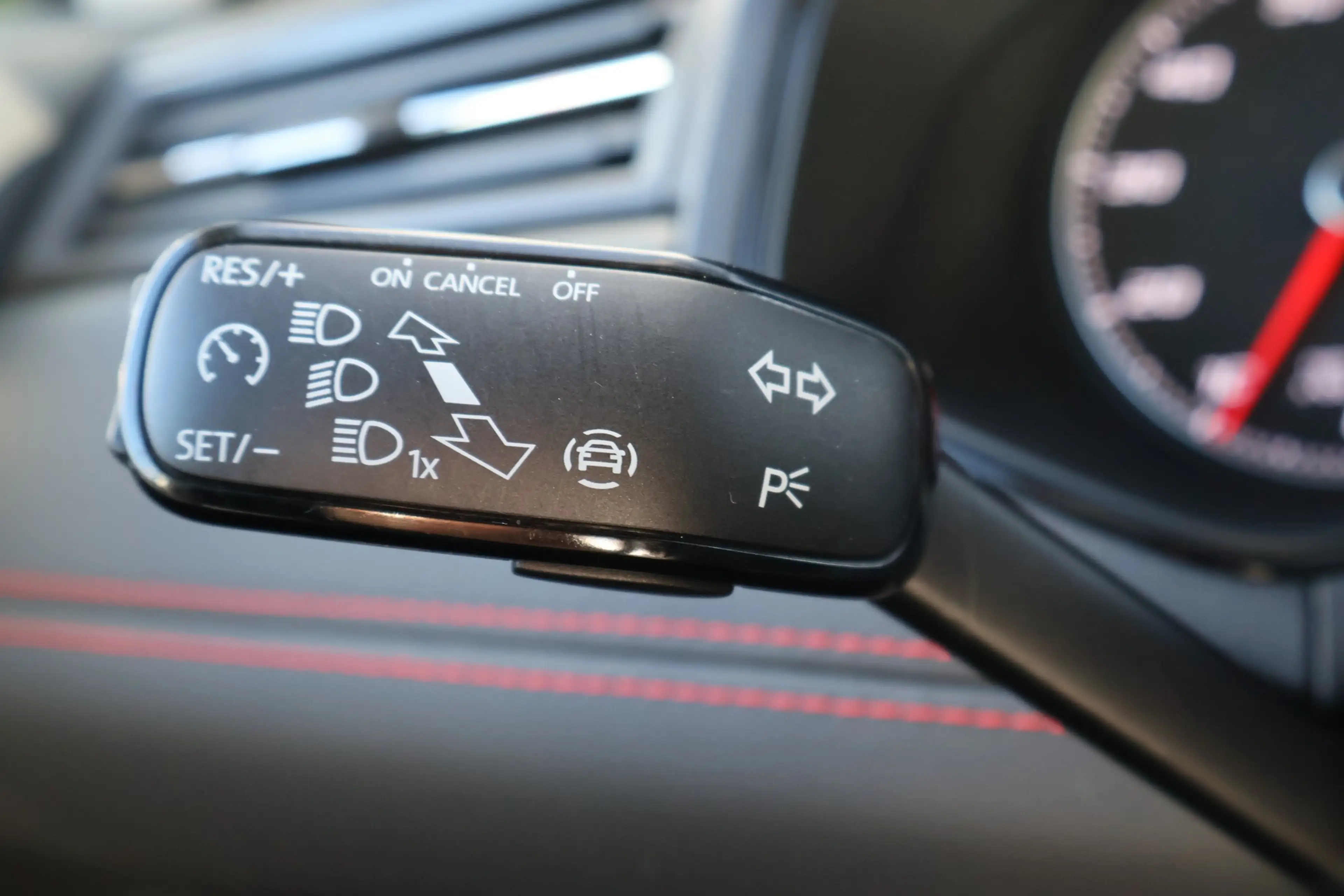 SEAT Arona 1.0 TSI FR — photo 21