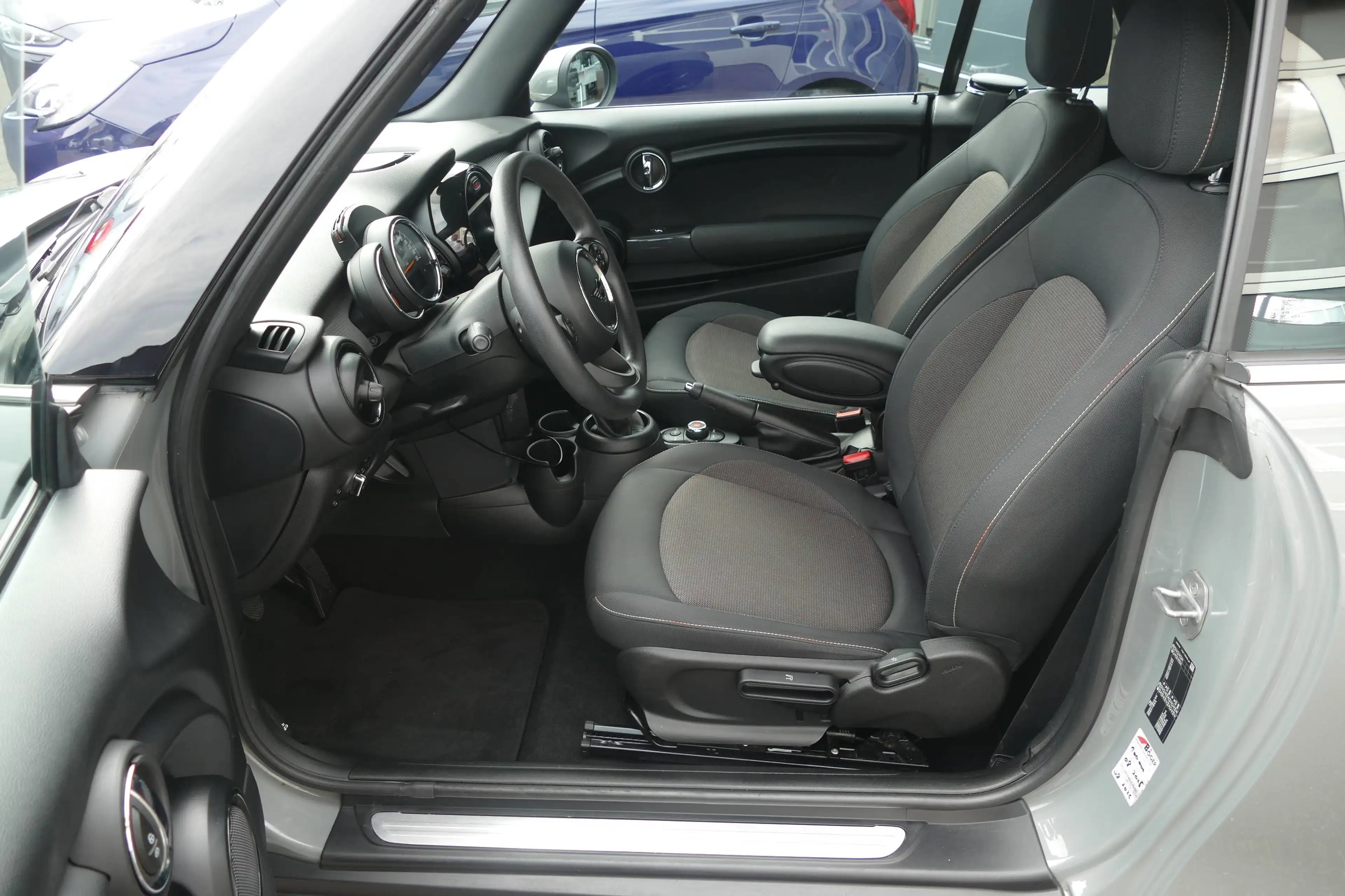 MINI Cooper Cabrio Cooper Cabrio 1.5 Klima Einparkhilfe Sitzheizung — photo 12