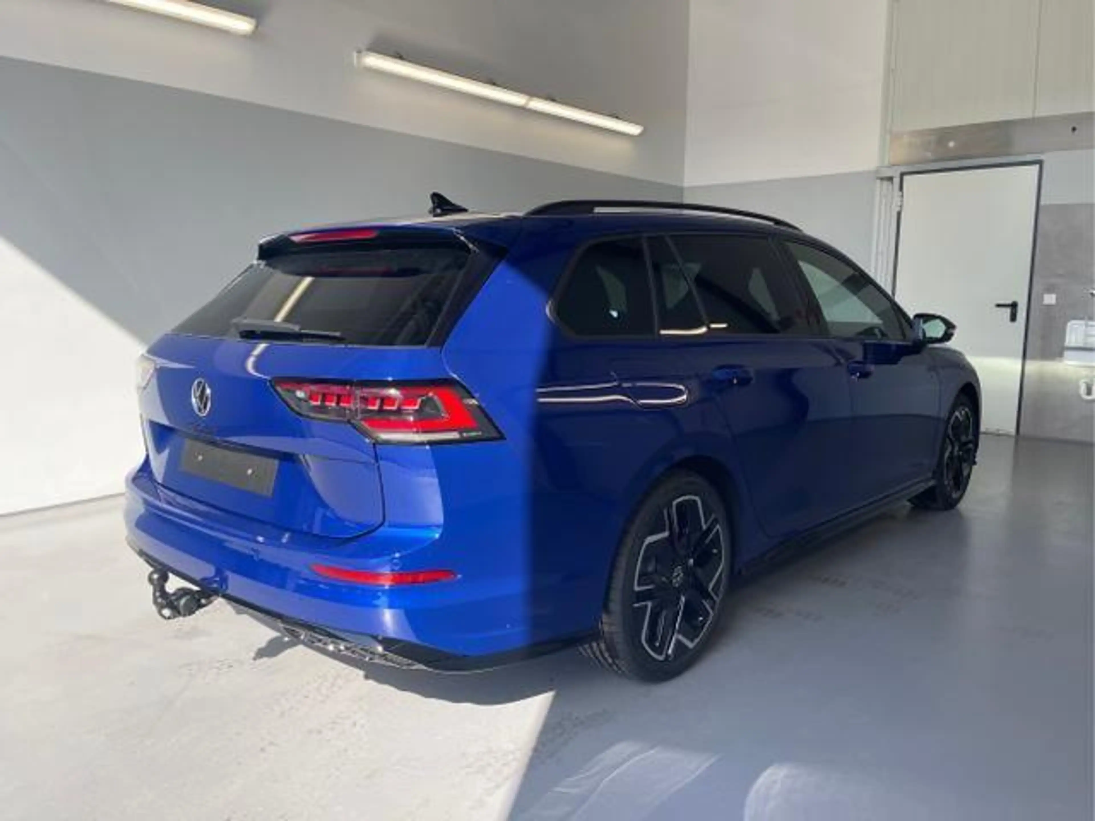 Volkswagen Golf Variant R-Line 150PS TDI DSG AHK+IQ-Light+Navi+Black Style — photo 4