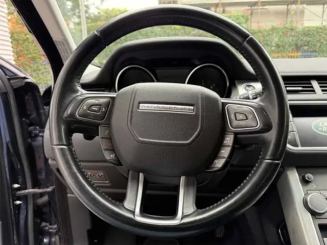 Land Rover Range Rover Evoque view 10