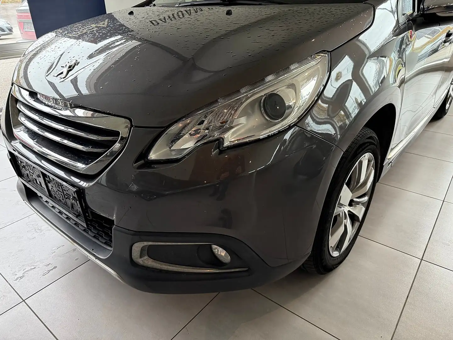 Peugeot 2008 1,6 e-HDi 92 FAP Allure Grijs - 2