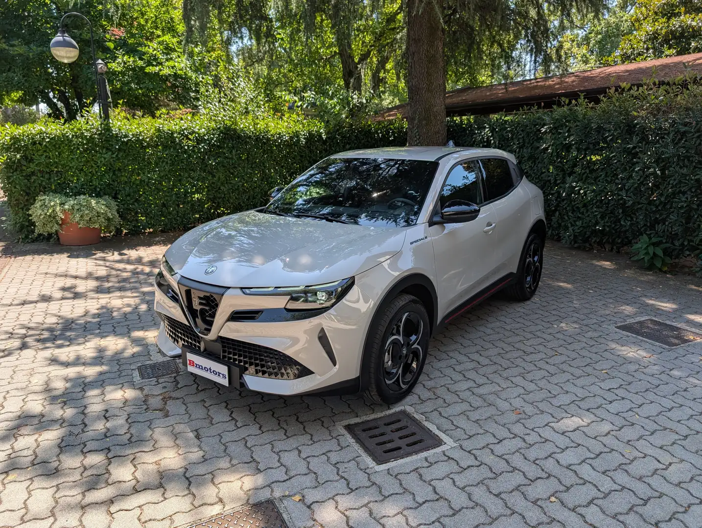 Alfa Romeo Junior 1.2 ibrida Speciale 145cv edct6 Wit - 1