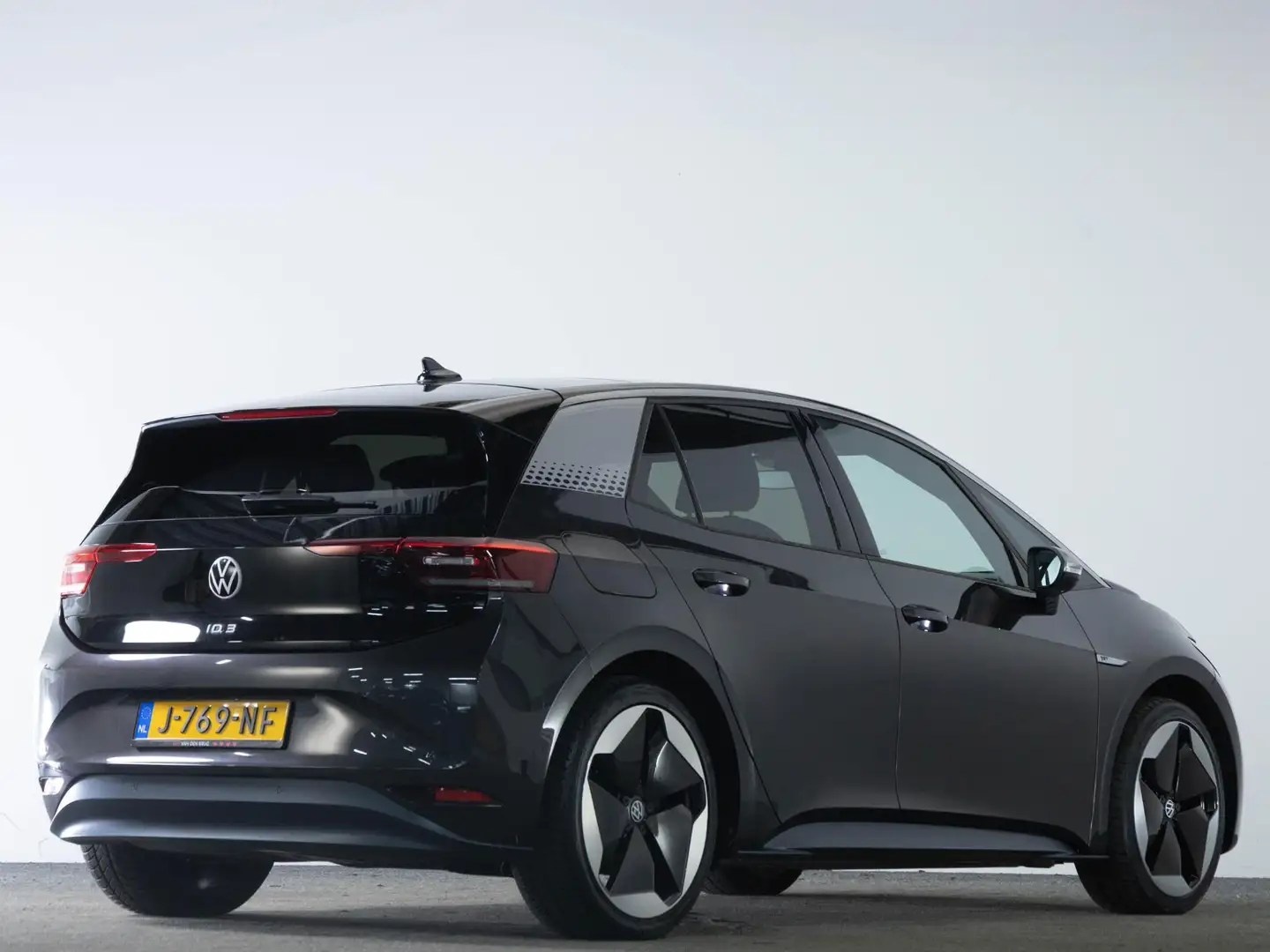 Volkswagen ID.3 First Max 58 kWh 204pk | Panoramadak | Elektrische Gris - 2