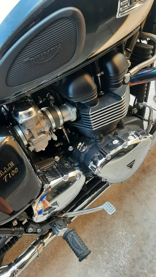 Triumph Bonneville T100 standard Nero - 2