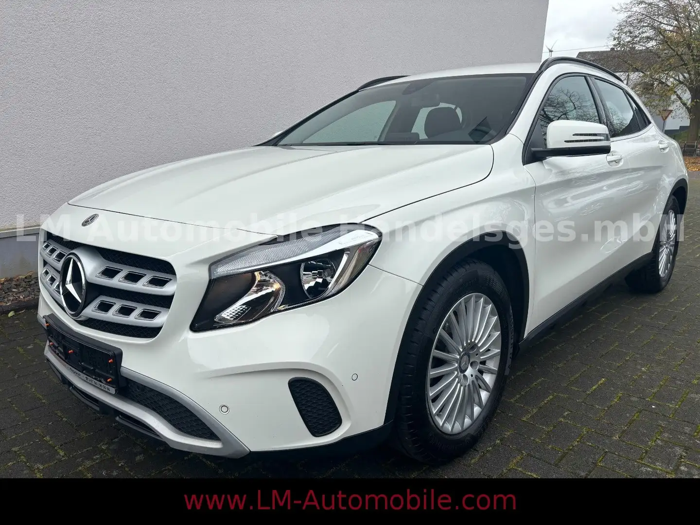 Mercedes-Benz GLA 180 *Automatik*SH*Navi* Weiß - 1