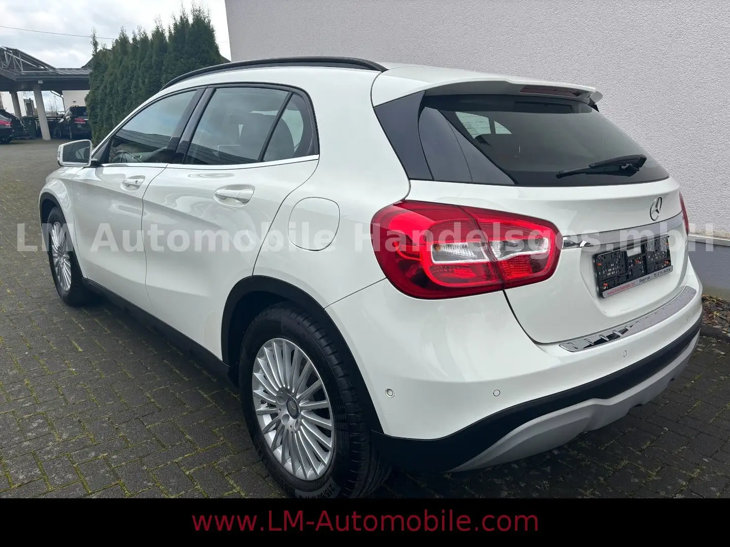 Mercedes-Benz GLA 180 *Automatik*SH*Navi* Weiß - 2