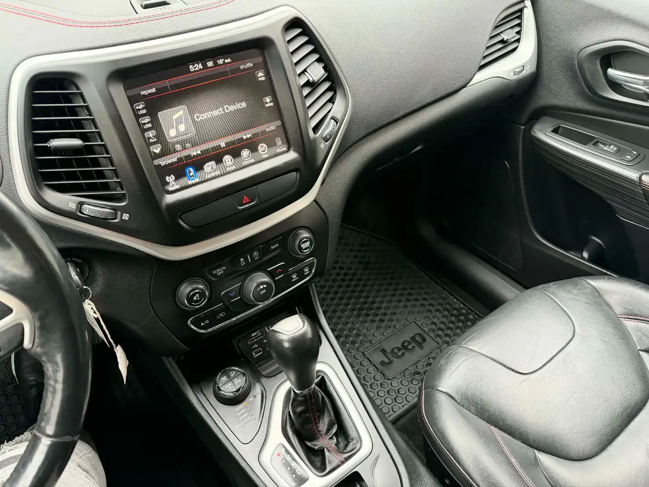 Jeep Cherokee снимка Jeep Cherokee