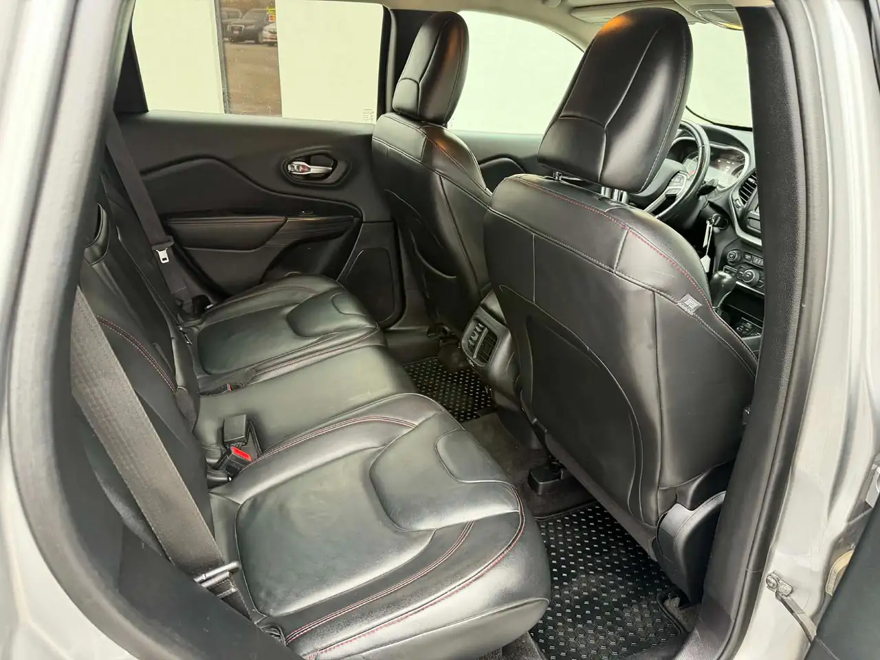 Jeep Cherokee снимка Jeep Cherokee
